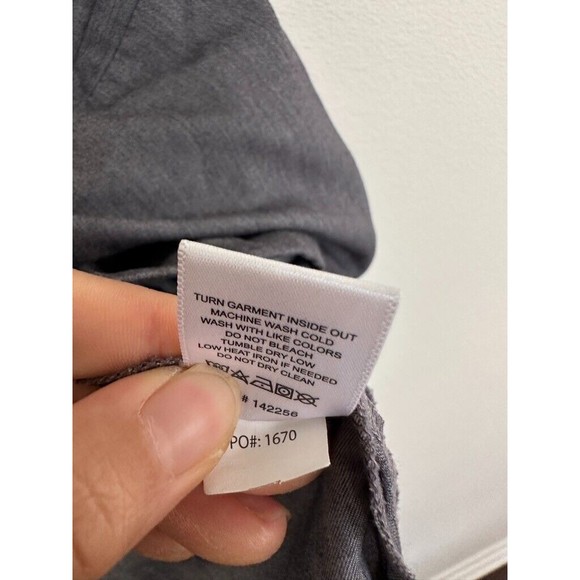 FIGS Casma Three-Pocket Scrub Top Gray V-Neck Size Medium Women's FW1100 - Picture 8 of 10